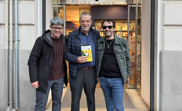 Imagen principal - Antonio Mercero, Jorge Díaz y Agustín Martínez son Carmen Mola. Abajo, Samantha Vallejo-Nágera oficiando el pregón de las fiestas de Segovia, y a la derecha, la periodista parlamentaria Macarena Bartolomé. 