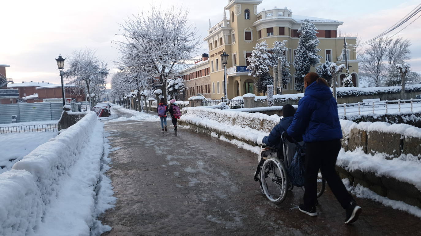 Fotos: La nieve persiste en la Montaña Palentina