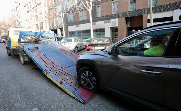 'Los extinguidores de neumáticos' vuelven a desinflar ruedas en Villa de Prado