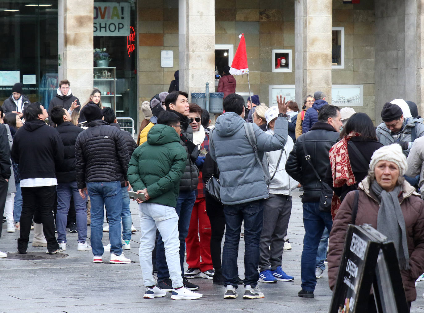 Turistas por las calles de Segovia. 