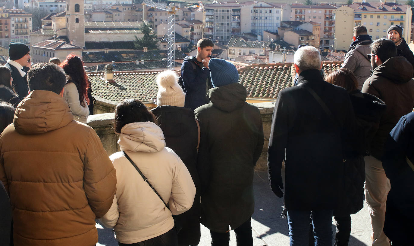 Turistas por las calles de Segovia. 