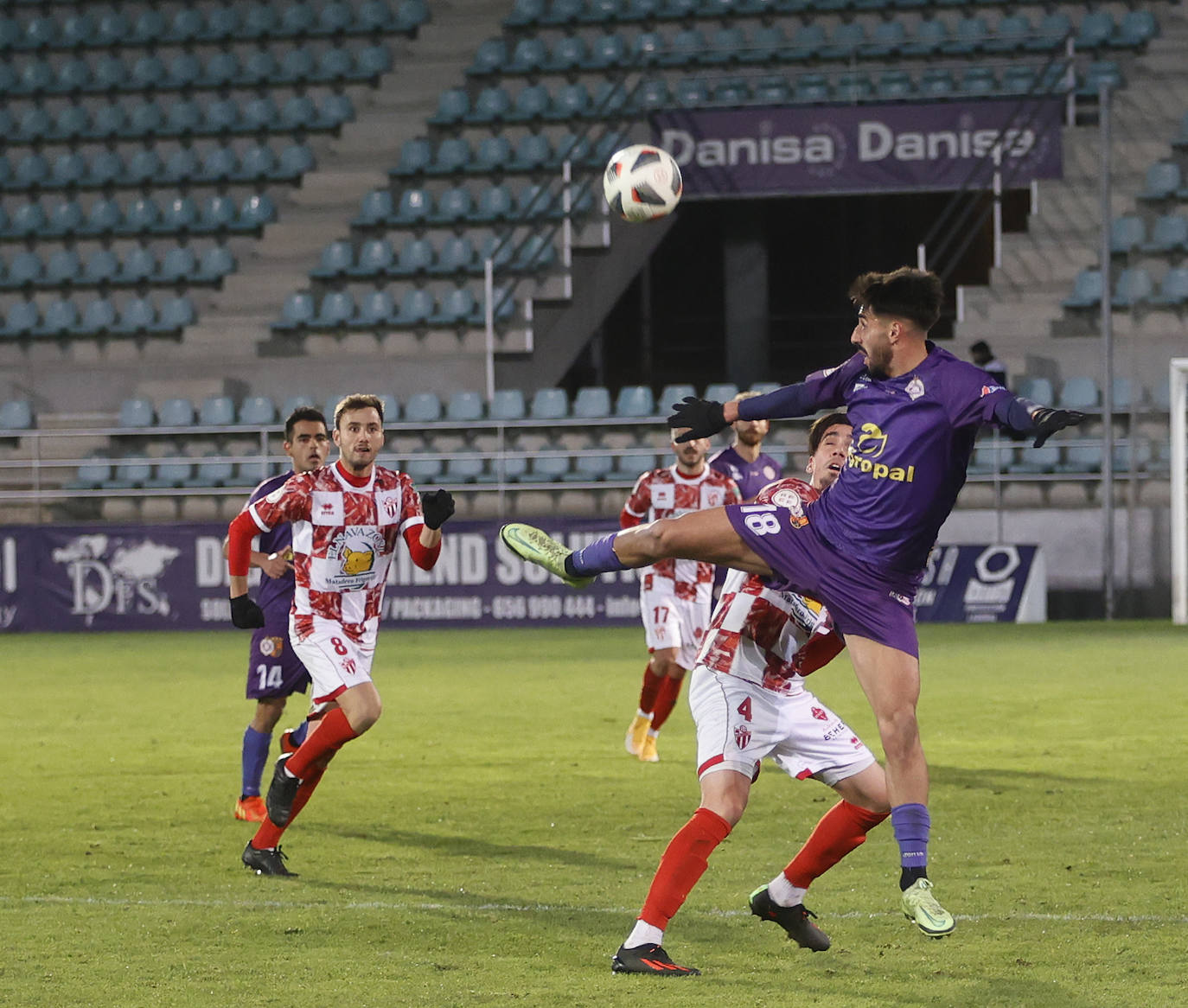 El equipo morado se mete en la lucha por el 'play-off' de ascenso a Primera RFEF