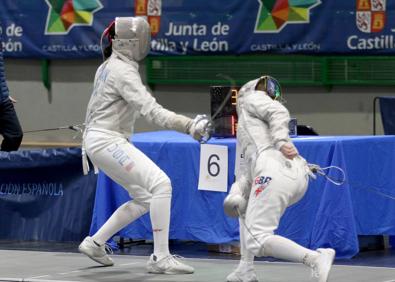 Imagen secundaria 1 - Arriba, la final entre la italiana Fusetti y la francesa Tranquille. Abajop, distintas eliminatorias en el Pedro Delgado. 