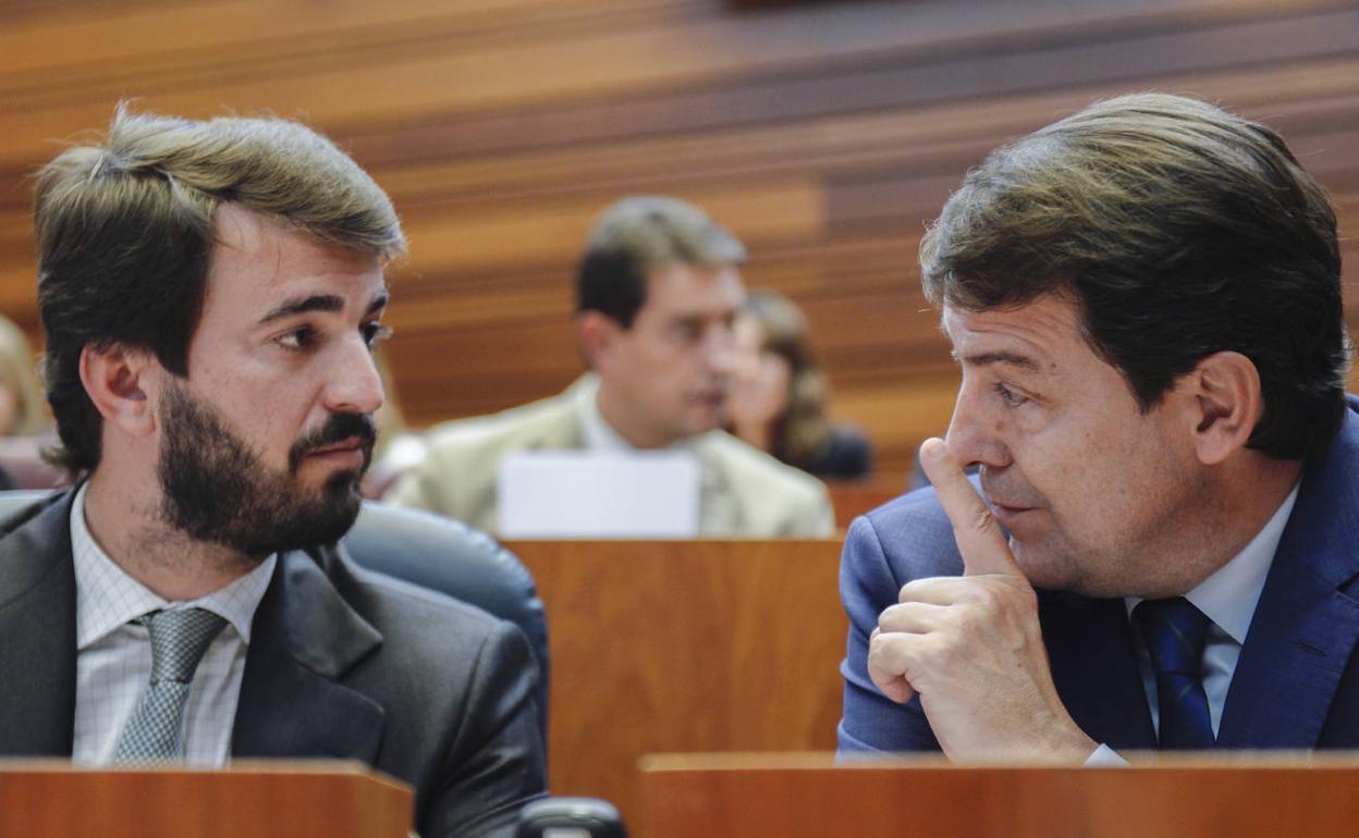 El presidente de la Junta de Castilla y León, Alfonso Fernández Mañueco, junto al vicepresidente, Juan García-Gallardo