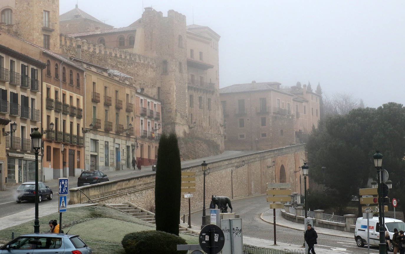 Frío y niebla en Segovia capital. 