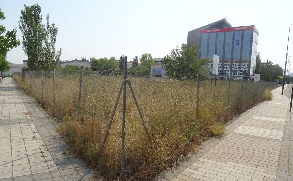 Parcela de la avenida de Zamora en la que se levantará la residencia de mayores. 