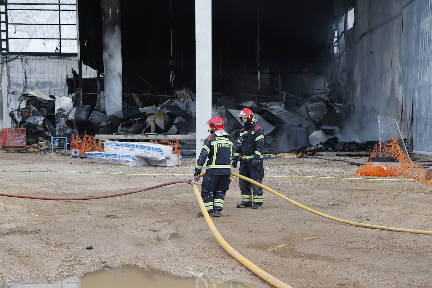 Fotos: Arde la planta de Cascajares en Dueñas