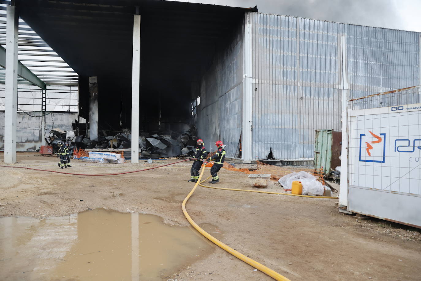 Fotos: Arde la planta de Cascajares en Dueñas