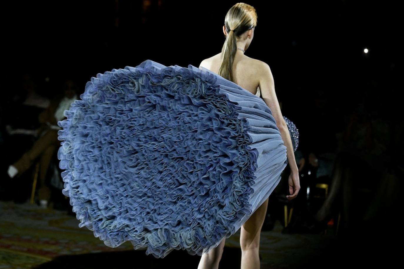 Fotos: Los vestidos más extravagantes de la París Fashion Week
