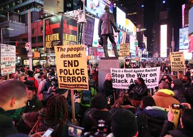 Imagen secundaria 1 - Las protestas por la muerte de Tyre Nichols han llenado las calles de Estados Unidos.