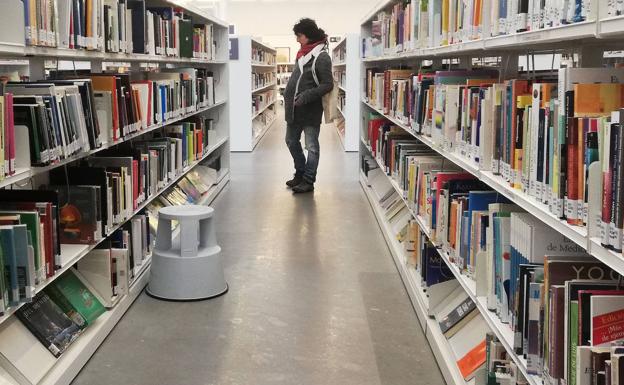 Uno de los pasillos de la Biblioteca Pública de Segovia.