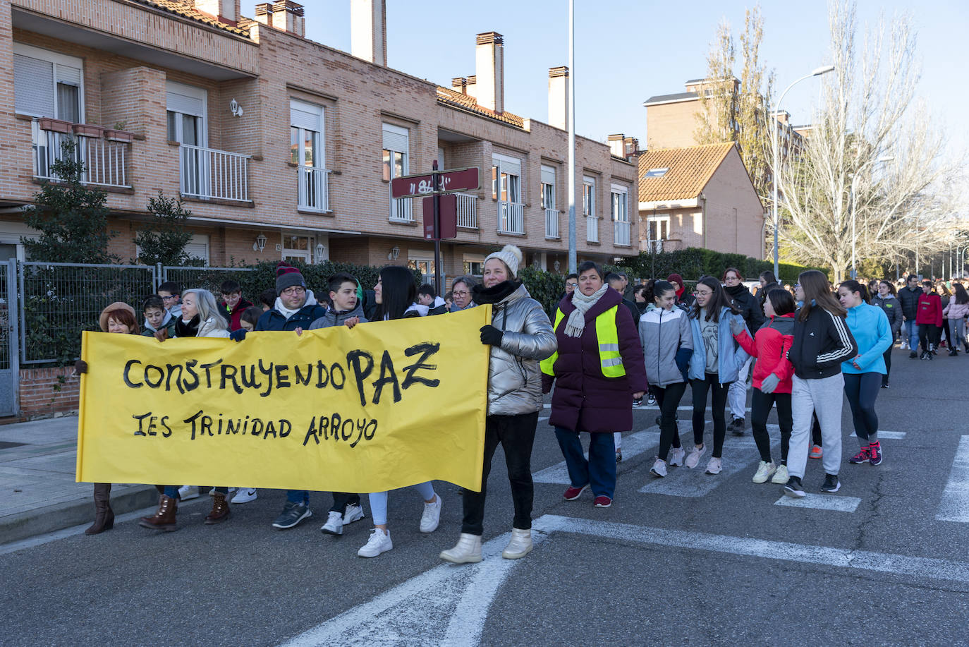 Fotos: Marcha por la paz en el IES Trinidad Arroyo de Palencia