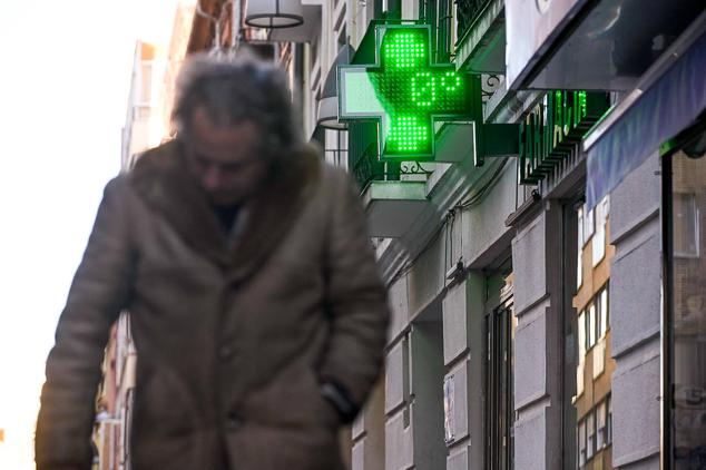 Los comercios de la centríca calle Mantería comienzan la semana con bajas temperaturas.