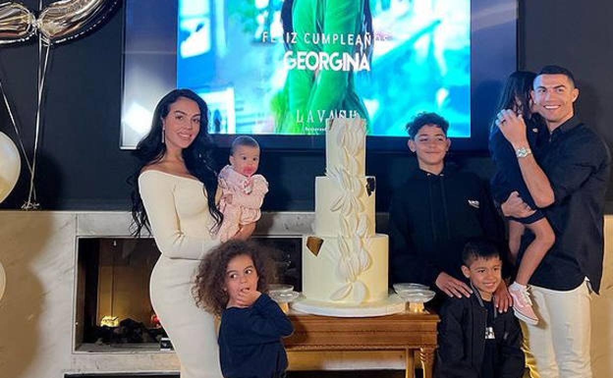 Georgina Rodríguez con la familia al completo. 
