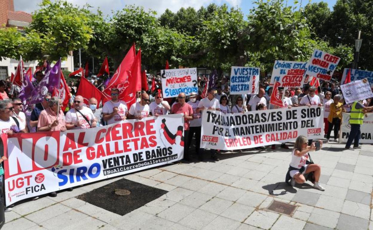 Manifestación contra el cierre de Siro, en junio en Venta de Baños. 