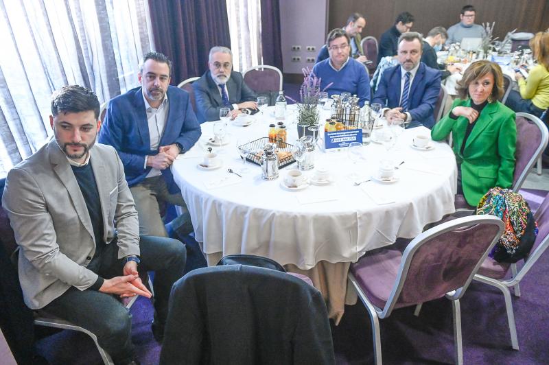 De derecha a izquierda, Montserrat Fernández, Fernando Escolar, Felipe González, Jesús San José, Alejandro Santos, Adrián Bagge.