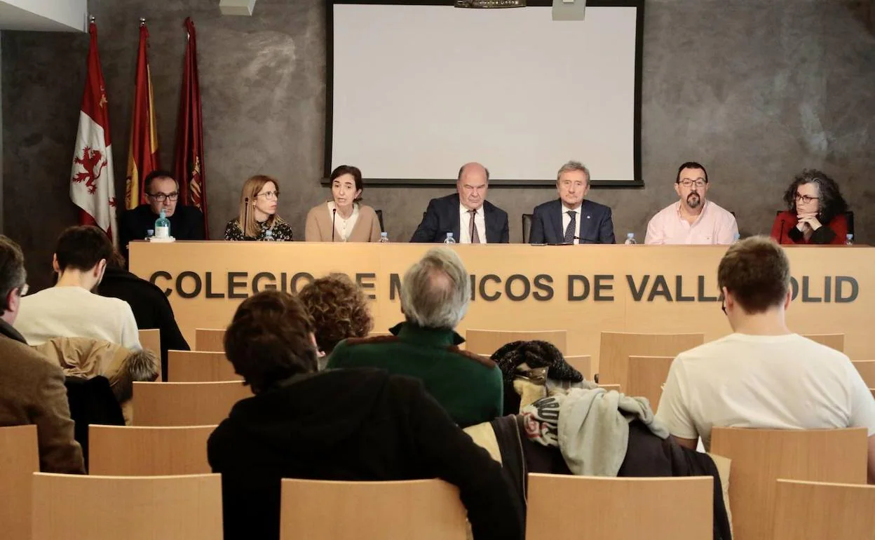 Un momento de la presentación del documento consensuado en el Colegio Oficial de Médicos de Valladolid. 