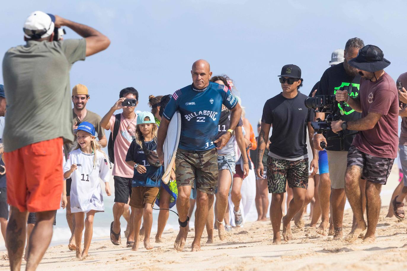 Fotos: Las espectaculares imágenes de los surfistas durante la Billabong Pipeline de Hawaii