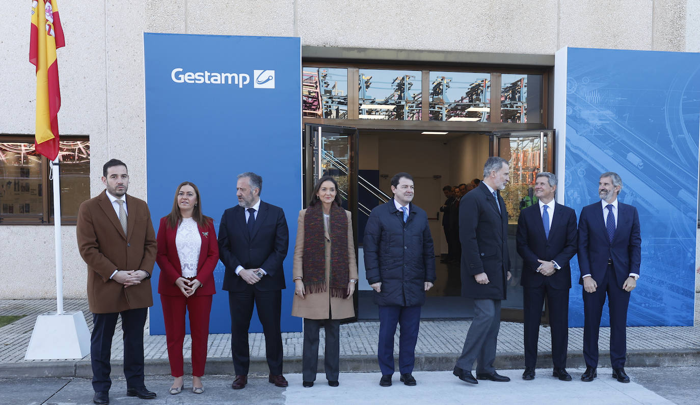 Fotos: El Rey Felipe VI conoce la innovadora planta de Gestamp en Palencia