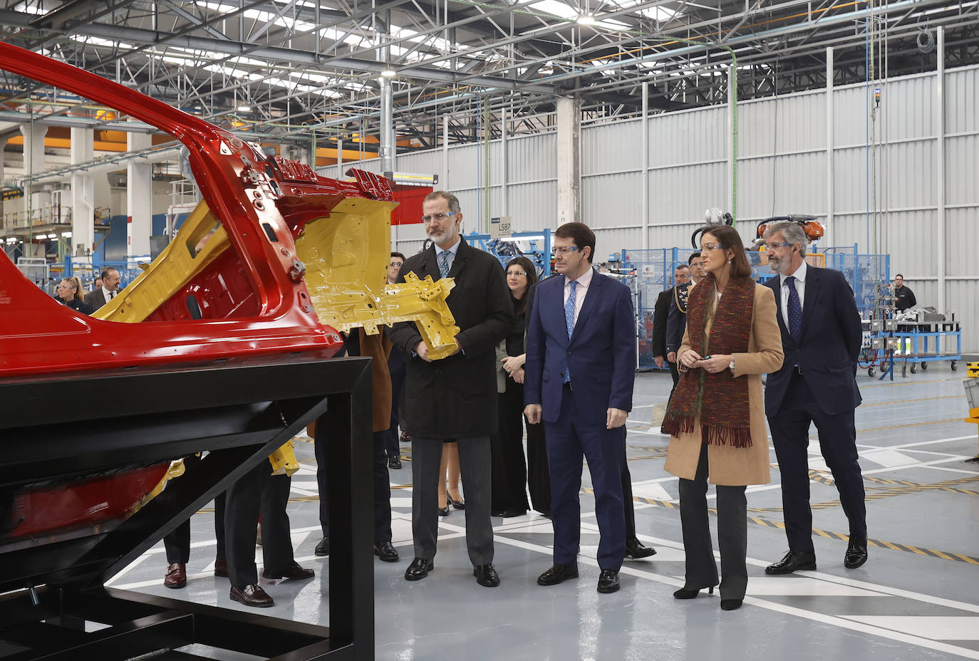 Fotos: El Rey Felipe VI conoce la innovadora planta de Gestamp en Palencia