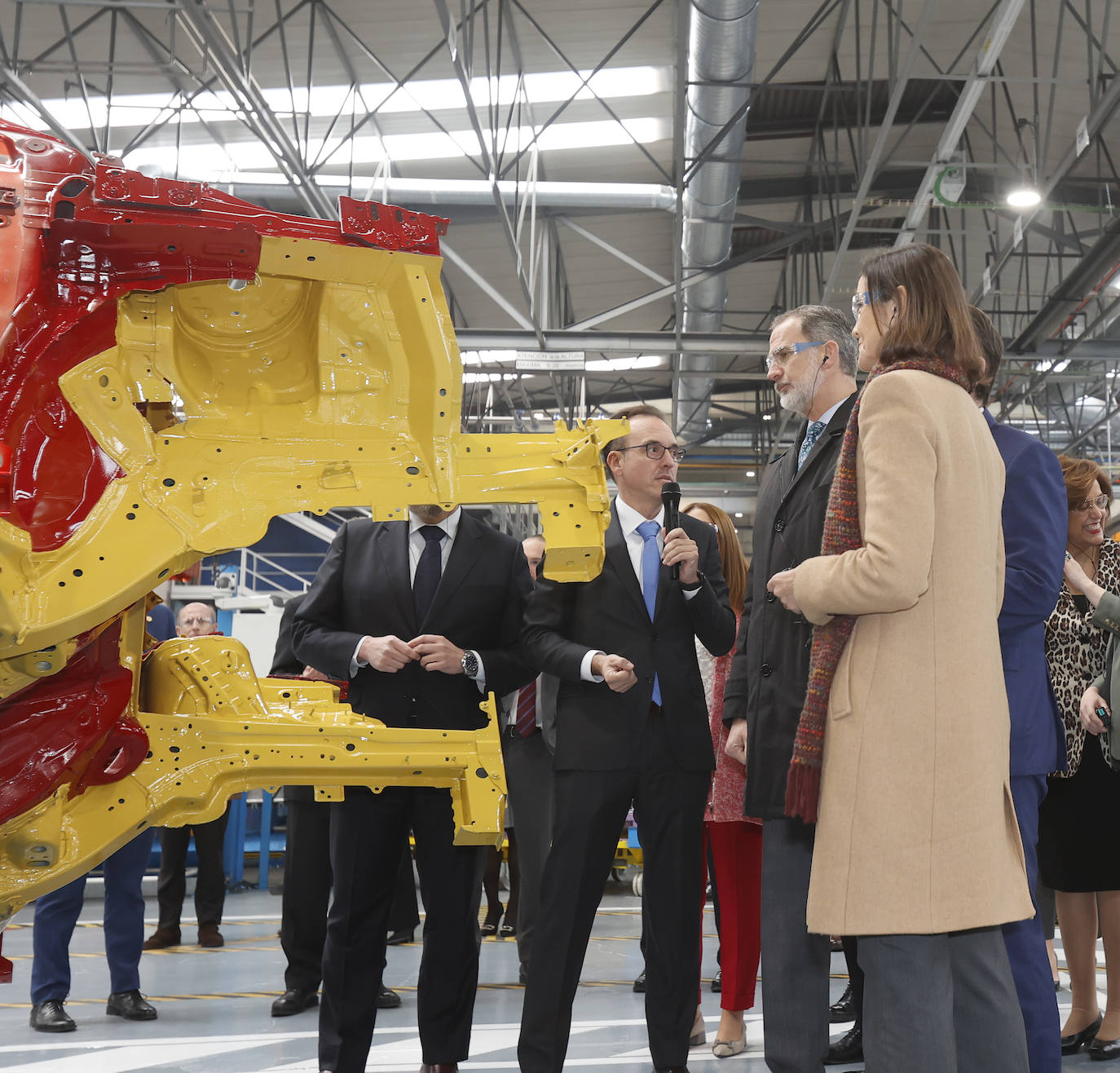 Fotos: El Rey Felipe VI conoce la innovadora planta de Gestamp en Palencia