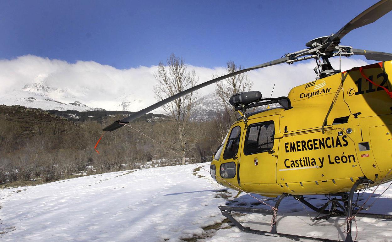 Helicóptero de Emergencias de Castilla y León, durante una operación de rescate.