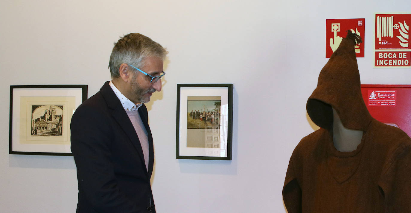 Exposición de trajes segovianos en el Torreón de Lozoya. 