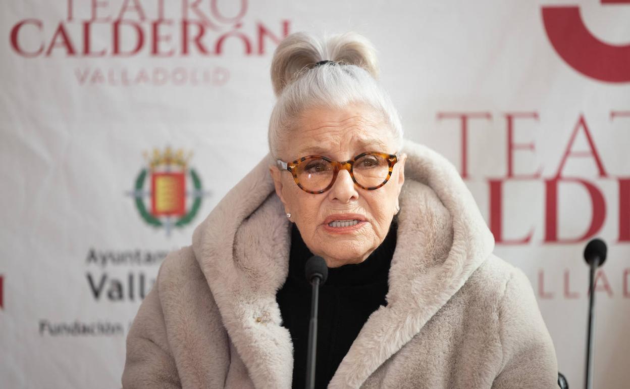 La actriz Lola Herrera, durante la presentación de 'Adictos', en el Teatro Calderón de Valladolid. 