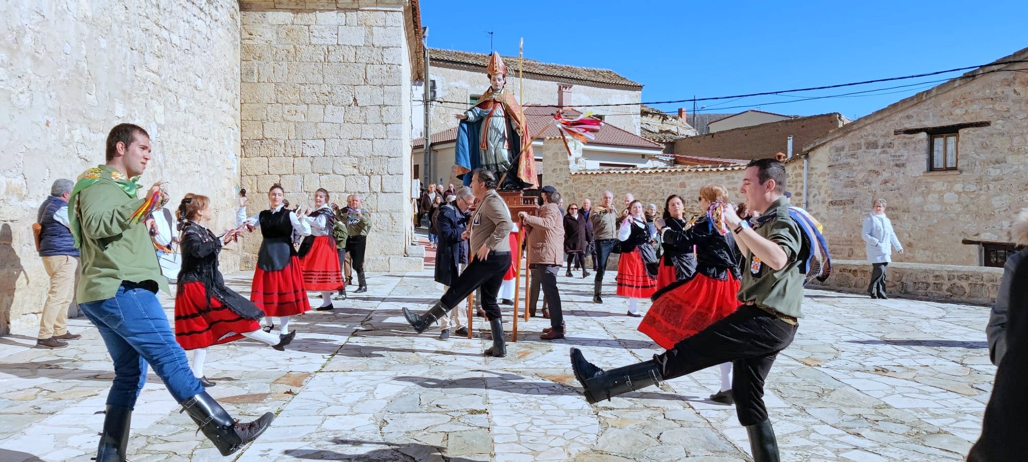 Hornillos de Cerrato danza en honor a las Candelas y San Blas