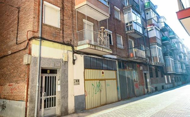 Los vecinos de la mujer muerta en un piso tapiado: «Queremos recuperar la tranquilidad»