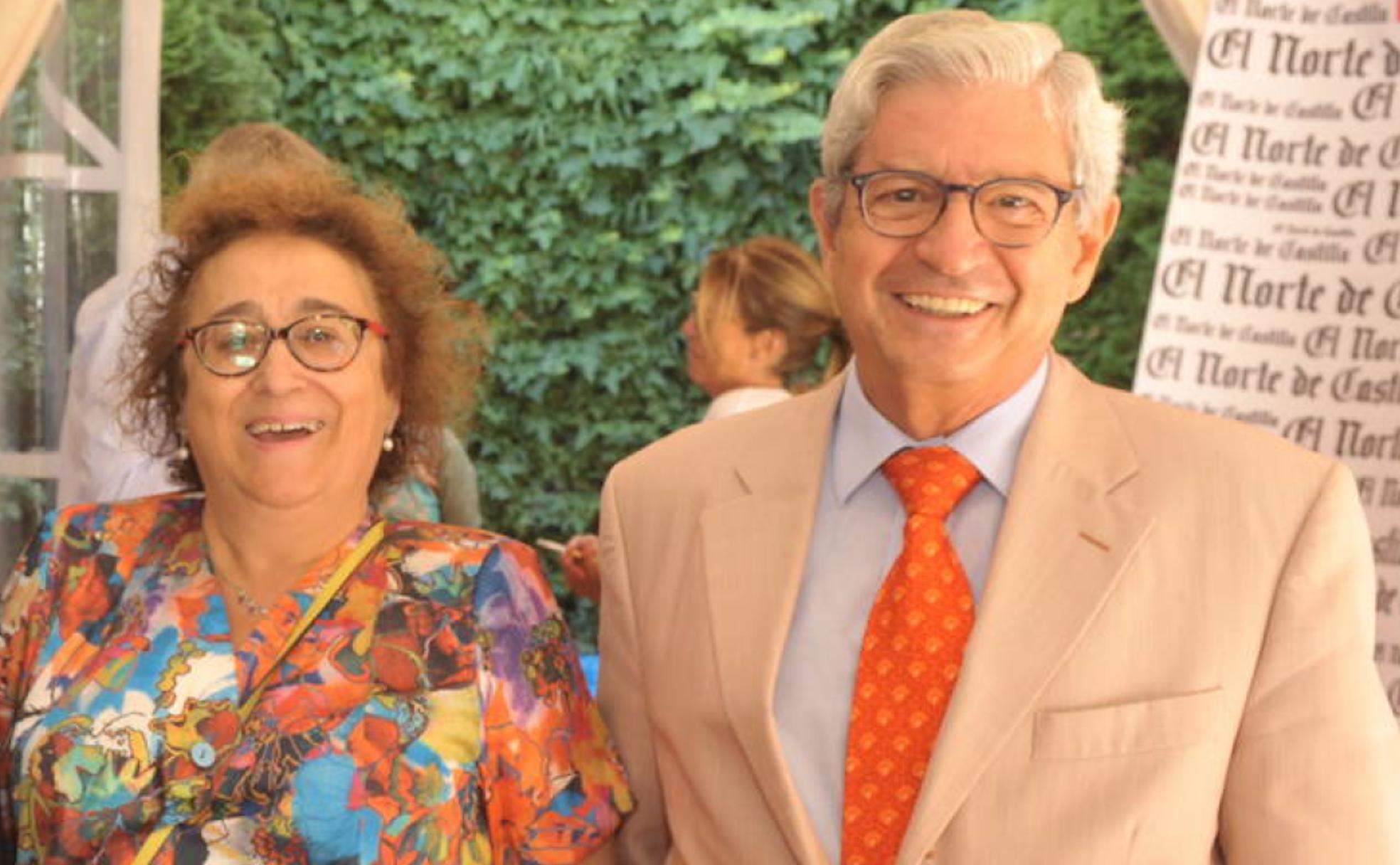 La abogada Leonor Rodríguez, junto a su marido, Jesús Gerbolés (Colegio de Economistas), en la caseta de El Norte en las Ferias y Fiestas de la Virgen de San Lorenzo de 2018.