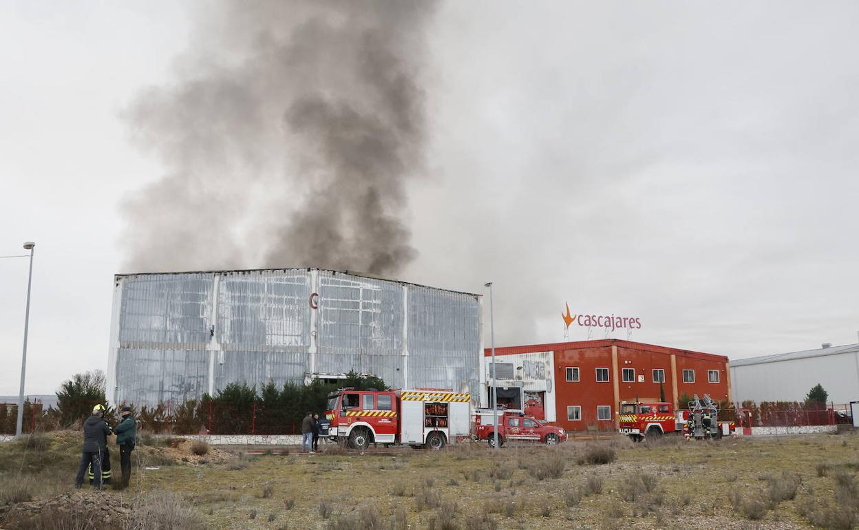 Incendio en la nave de Cascajares en Dueñas, el pasado 26 de enero. 