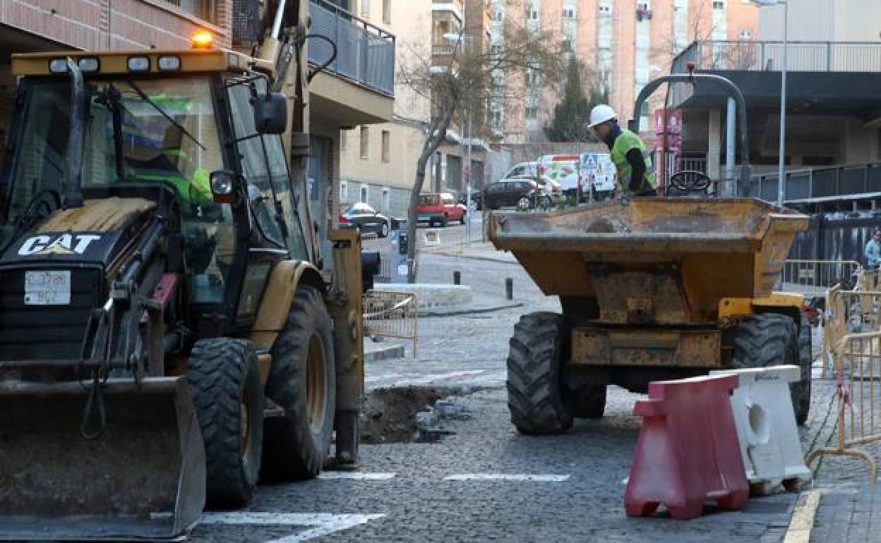 Máquinas desplegadas en el comienzo de la calle Caño Grande. 