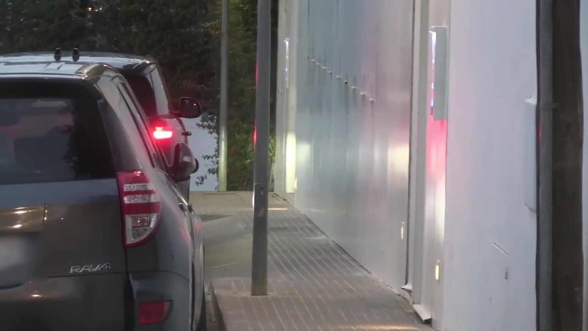 Shakira se cruza con Gerard Piqué, ¡y le ignora completamente!