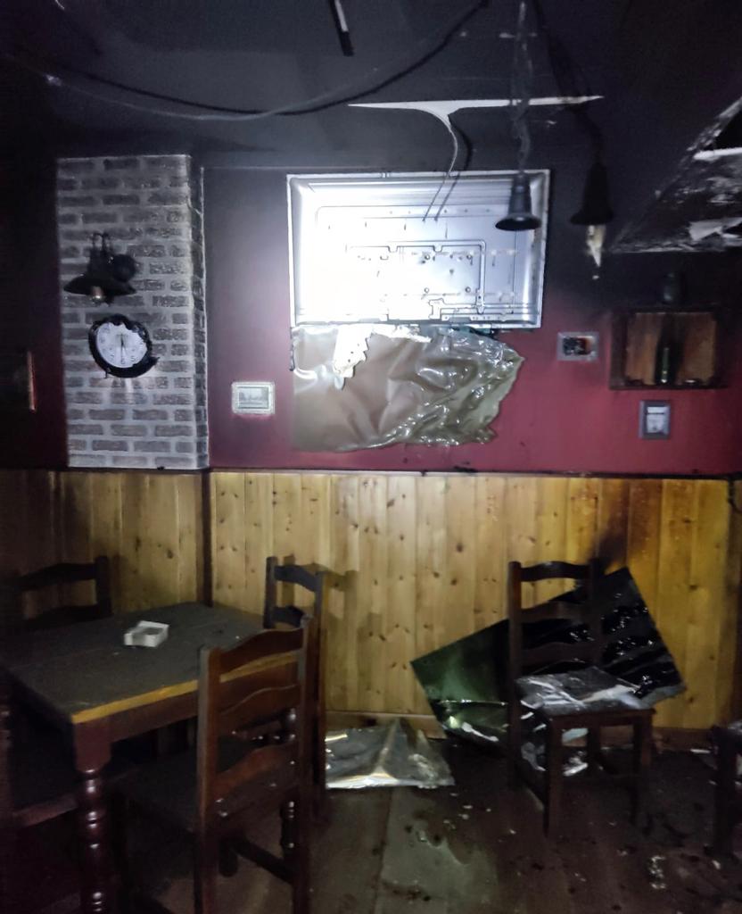 Fotos: El resultado de las llamas en el bar que se ha incendiado en un barrio de Valladolid