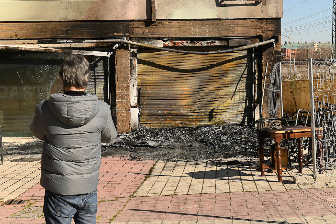 Fotos: El resultado de las llamas en el bar que se ha incendiado en un barrio de Valladolid