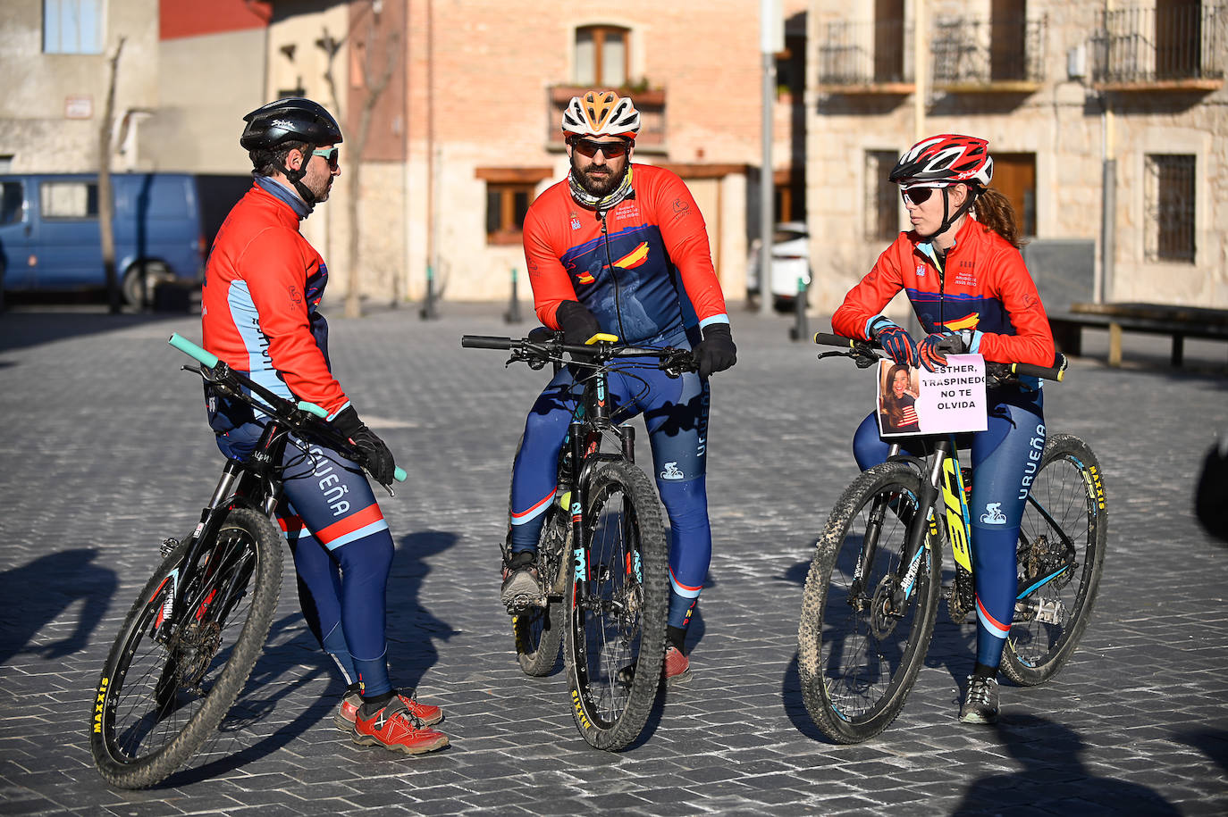 Fotos: Traspinedo se monta en bici para recordar a Esther López un año después