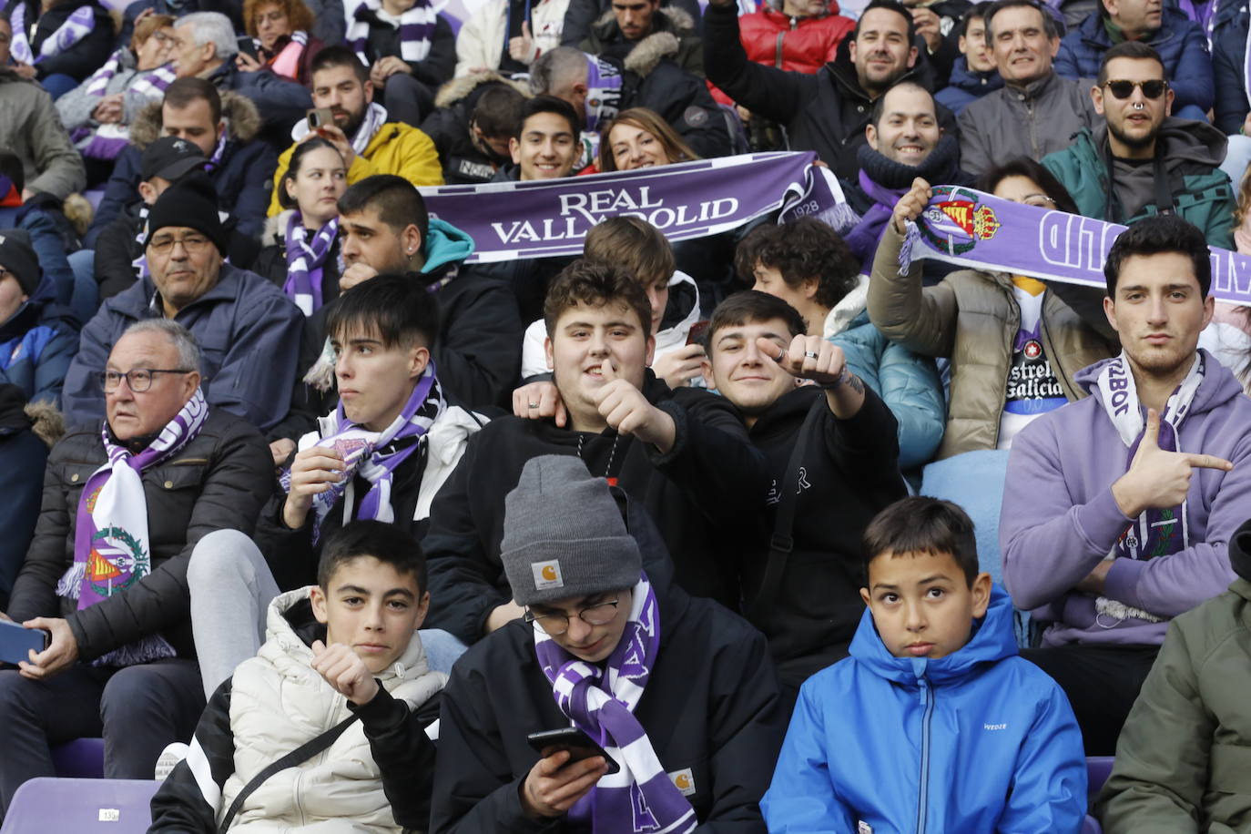 Fotos: Búscate en la grada del partido del Real Valladolid ante Osasuna (4/5)