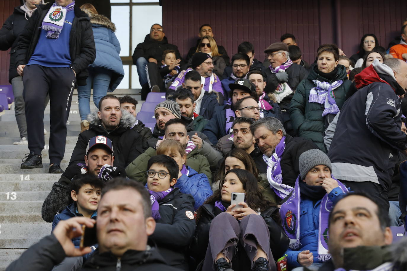 Fotos: Búscate en la grada del partido del Real Valladolid ante Osasuna (1/5)