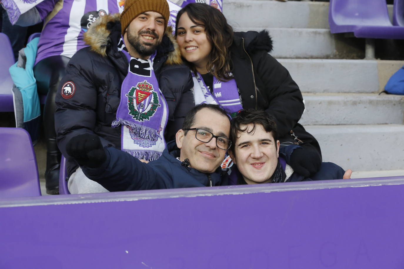 Fotos: Búscate en la grada del partido del Real Valladolid ante Osasuna (4/5)