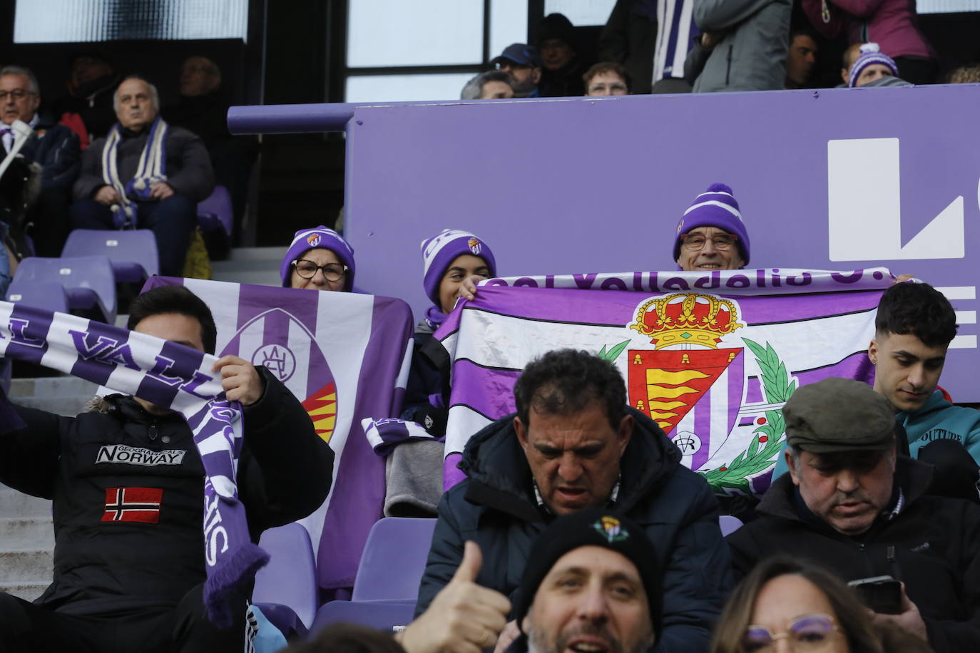 Fotos: Búscate en la grada del partido del Real Valladolid ante Osasuna (4/5)