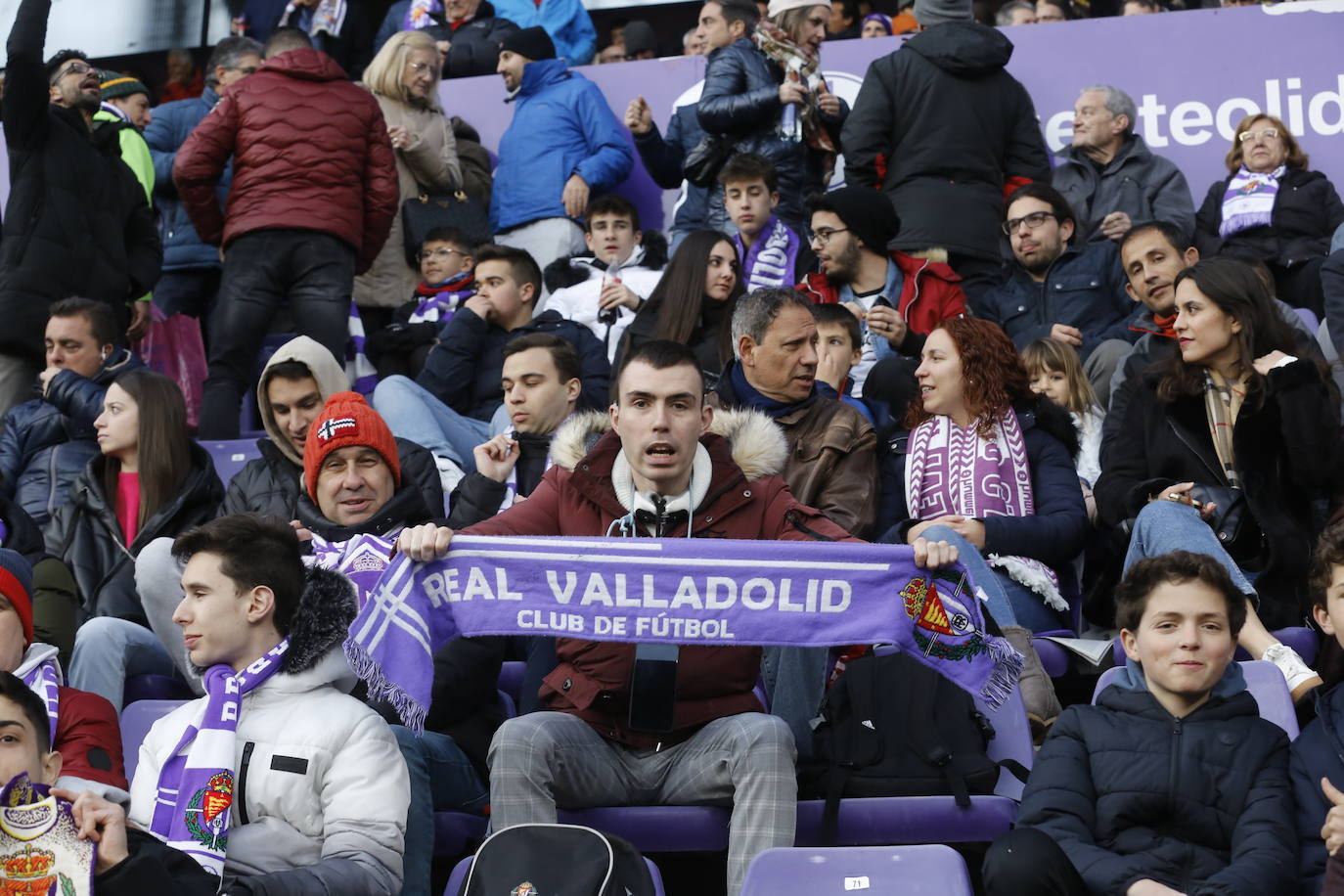 Fotos: Búscate en la grada del partido del Real Valladolid ante Osasuna (4/5)