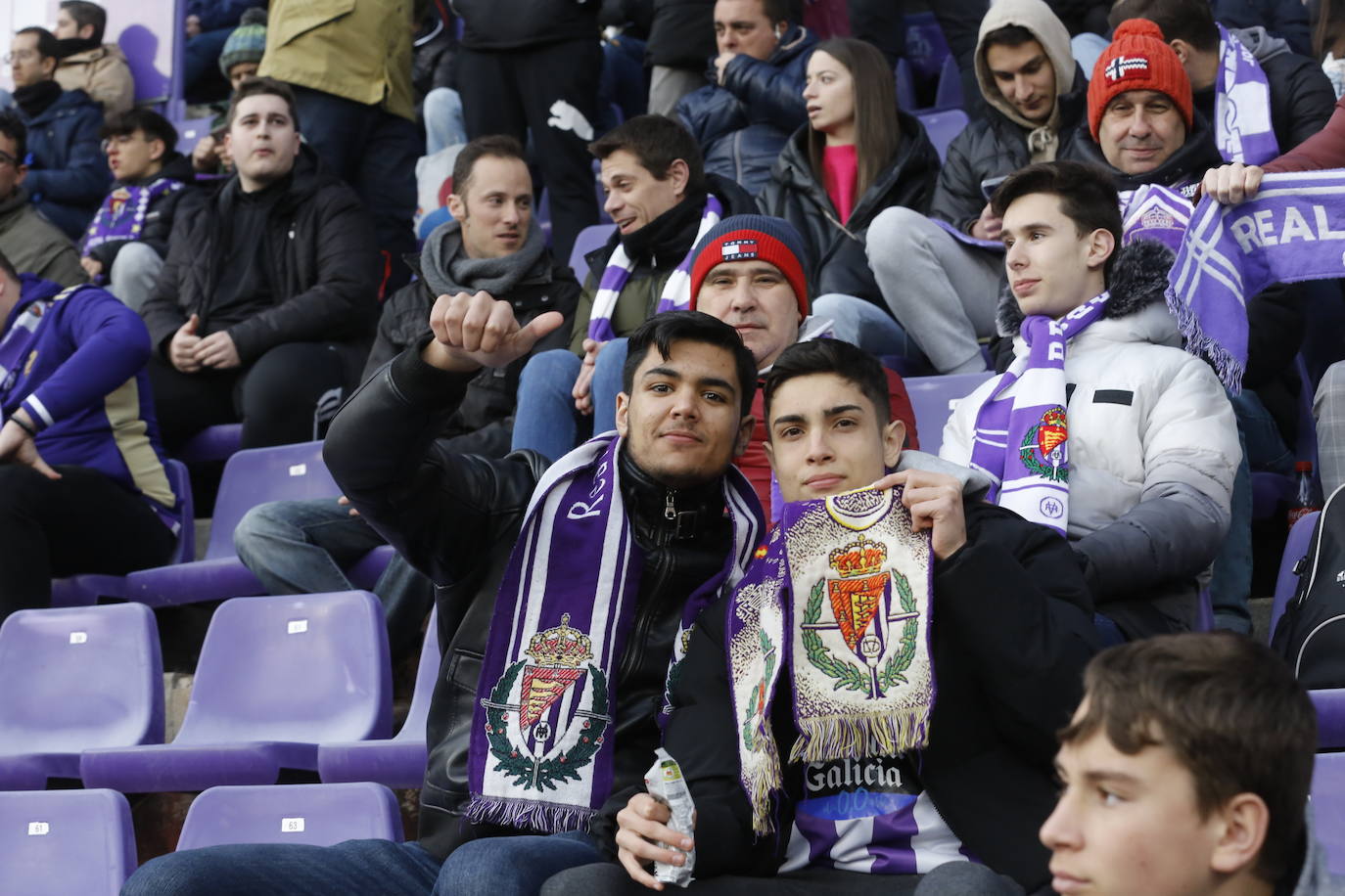 Fotos: Búscate en la grada del partido del Real Valladolid ante Osasuna (4/5)