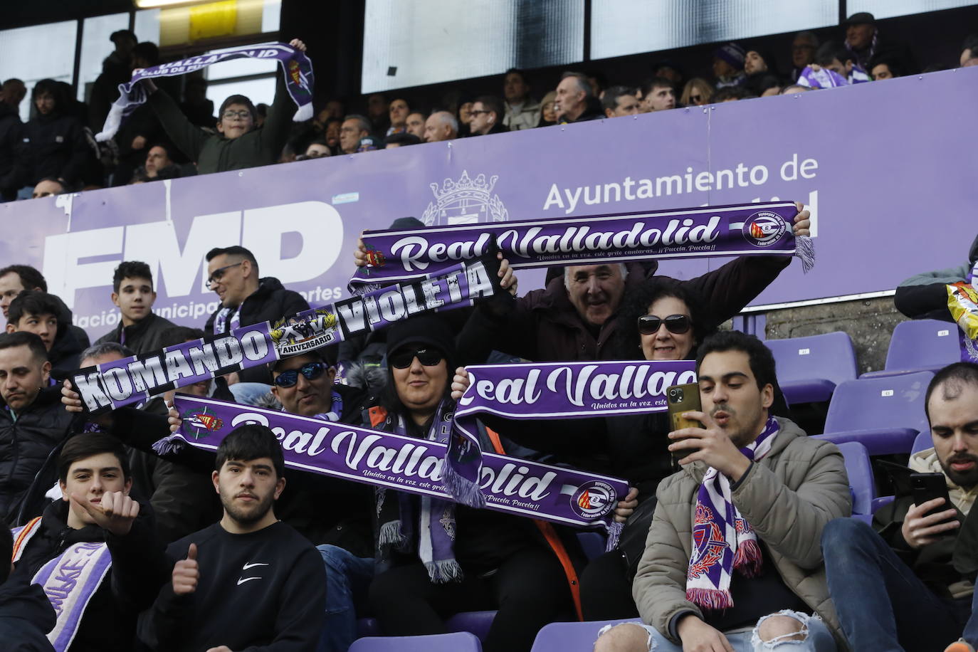 Fotos: Búscate en la grada del partido del Real Valladolid ante Osasuna (4/5)