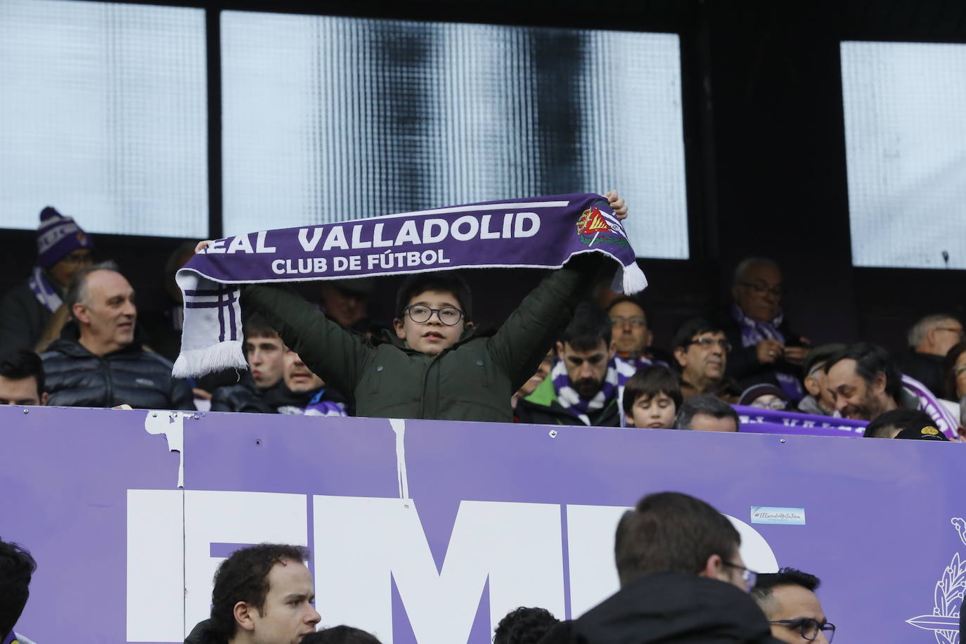 Fotos: Búscate en la grada del partido del Real Valladolid ante Osasuna (4/5)