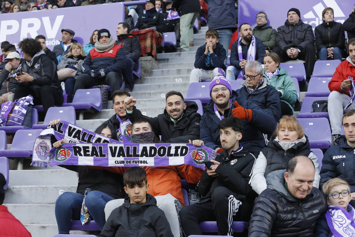 Fotos: Búscate en la grada del partido del Real Valladolid ante Osasuna (5/5)