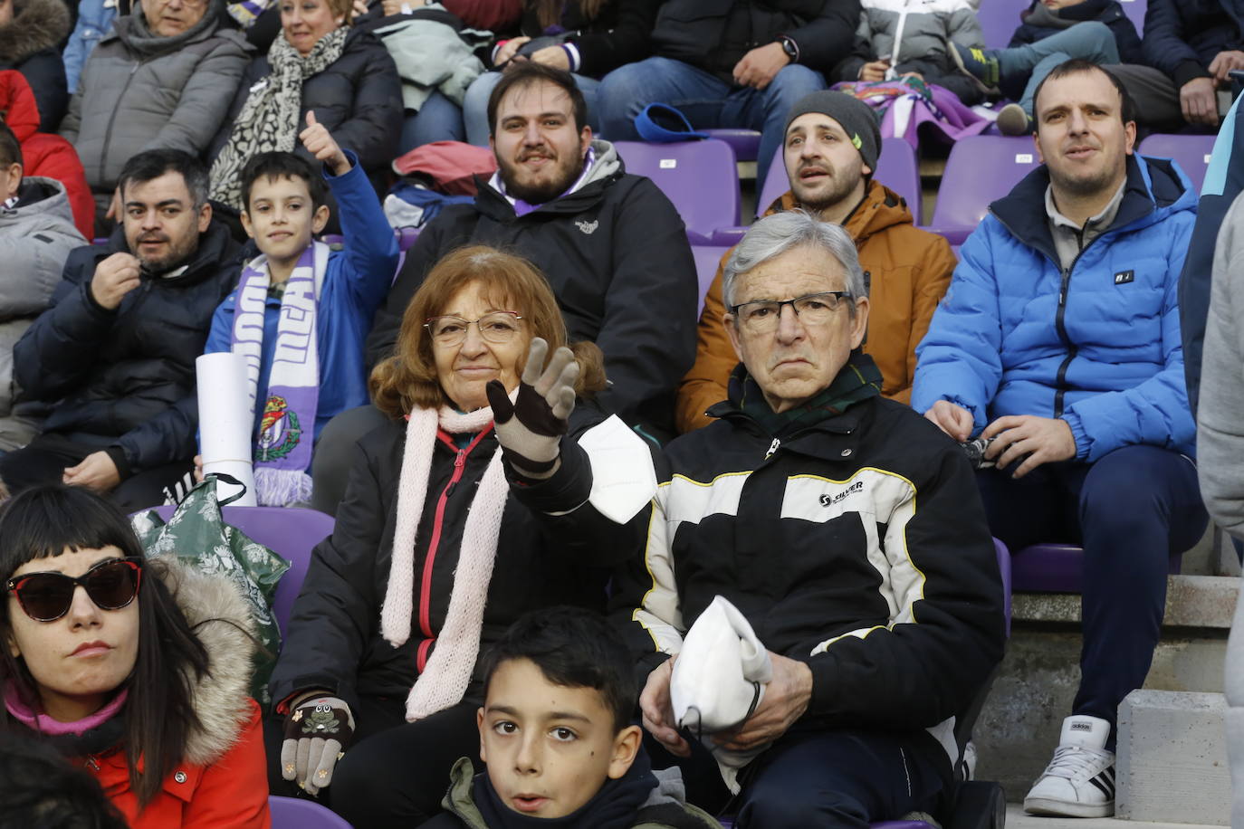 Fotos: Búscate en la grada del partido del Real Valladolid ante Osasuna (1/5)