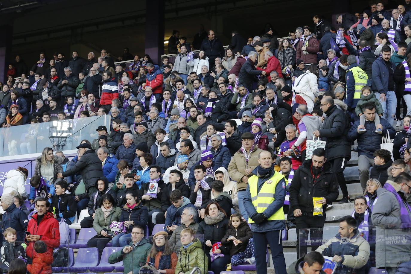 Fotos: Búscate en la grada del partido del Real Valladolid ante Osasuna (5/5)