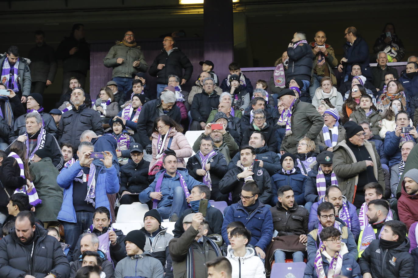 Fotos: Búscate en la grada del partido del Real Valladolid ante Osasuna (5/5)