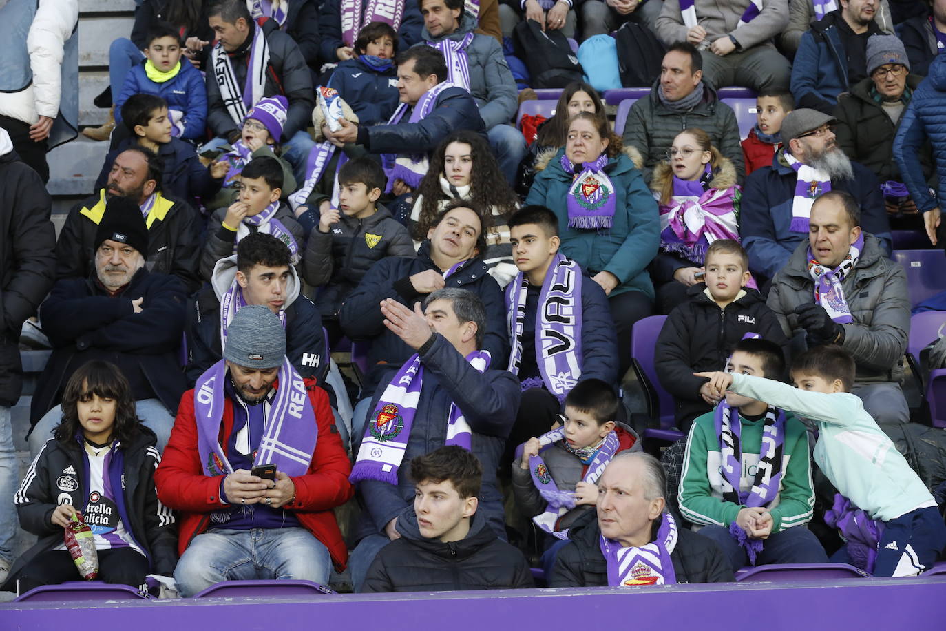 Fotos: Búscate en la grada del partido del Real Valladolid ante Osasuna (5/5)